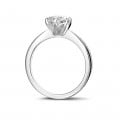 Side Diamond Solitaire Diamond Ring