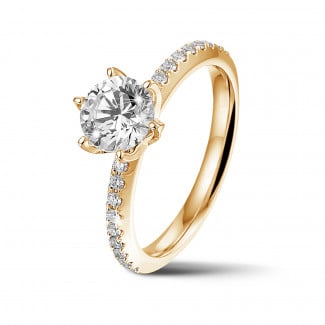 Round solitaire Side Diamonds Ring